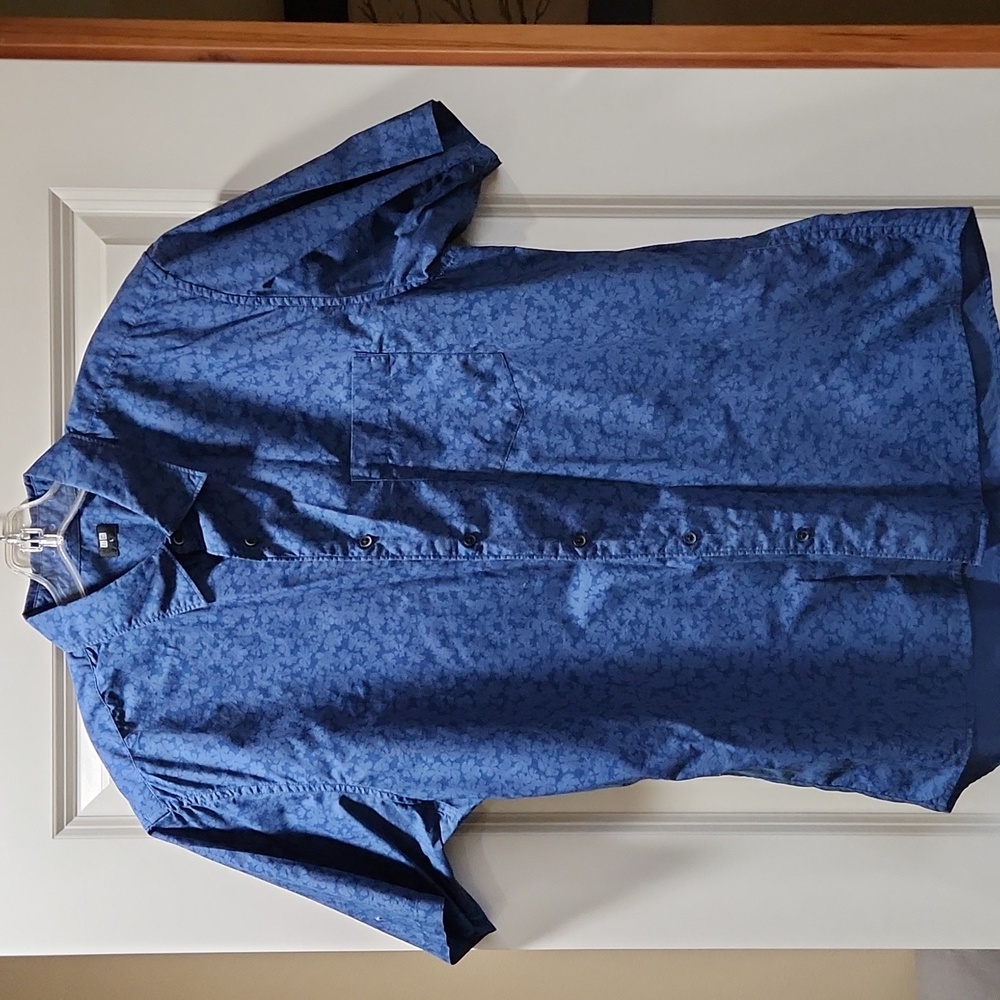 Uniqlo brand button down shirt